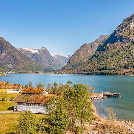 Cozy Home In Fjaerland With House A Mountain View Екстер'єр фото