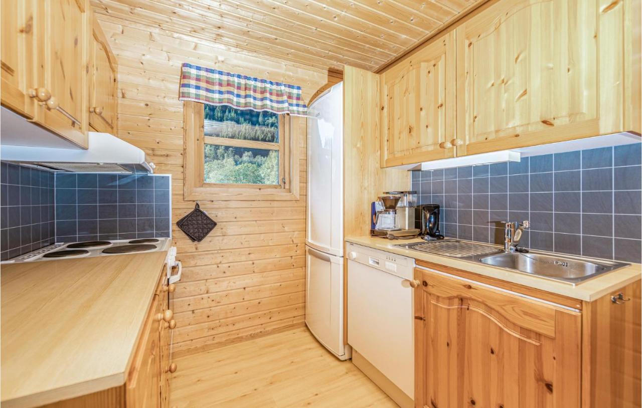 Cozy Home In Fjaerland With House A Mountain View Екстер'єр фото