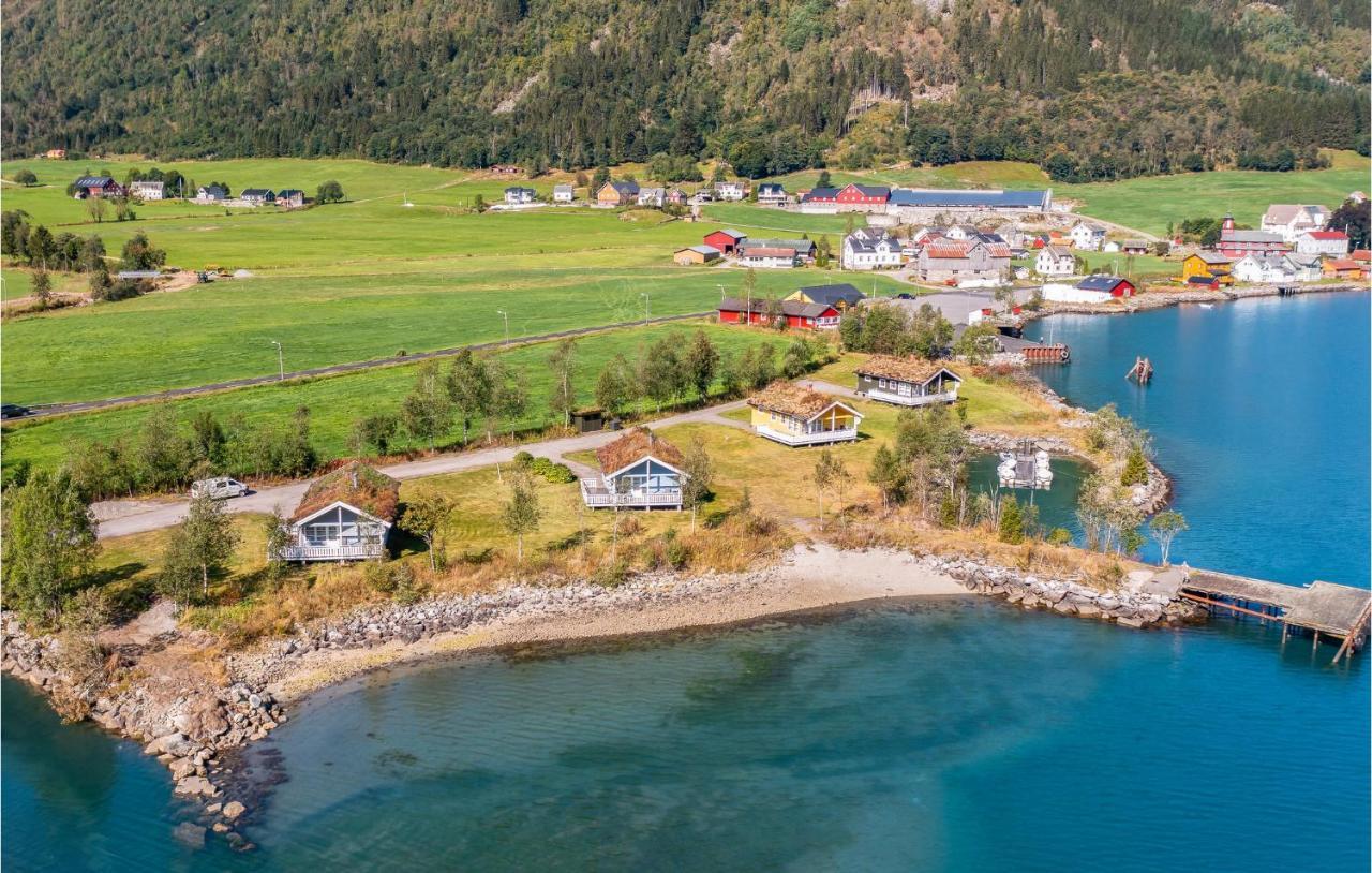 Cozy Home In Fjaerland With House A Mountain View Екстер'єр фото