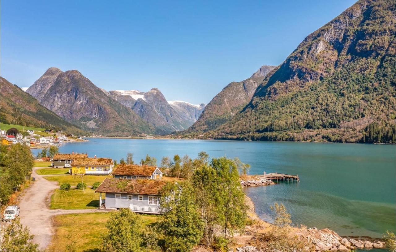 Cozy Home In Fjaerland With House A Mountain View Екстер'єр фото