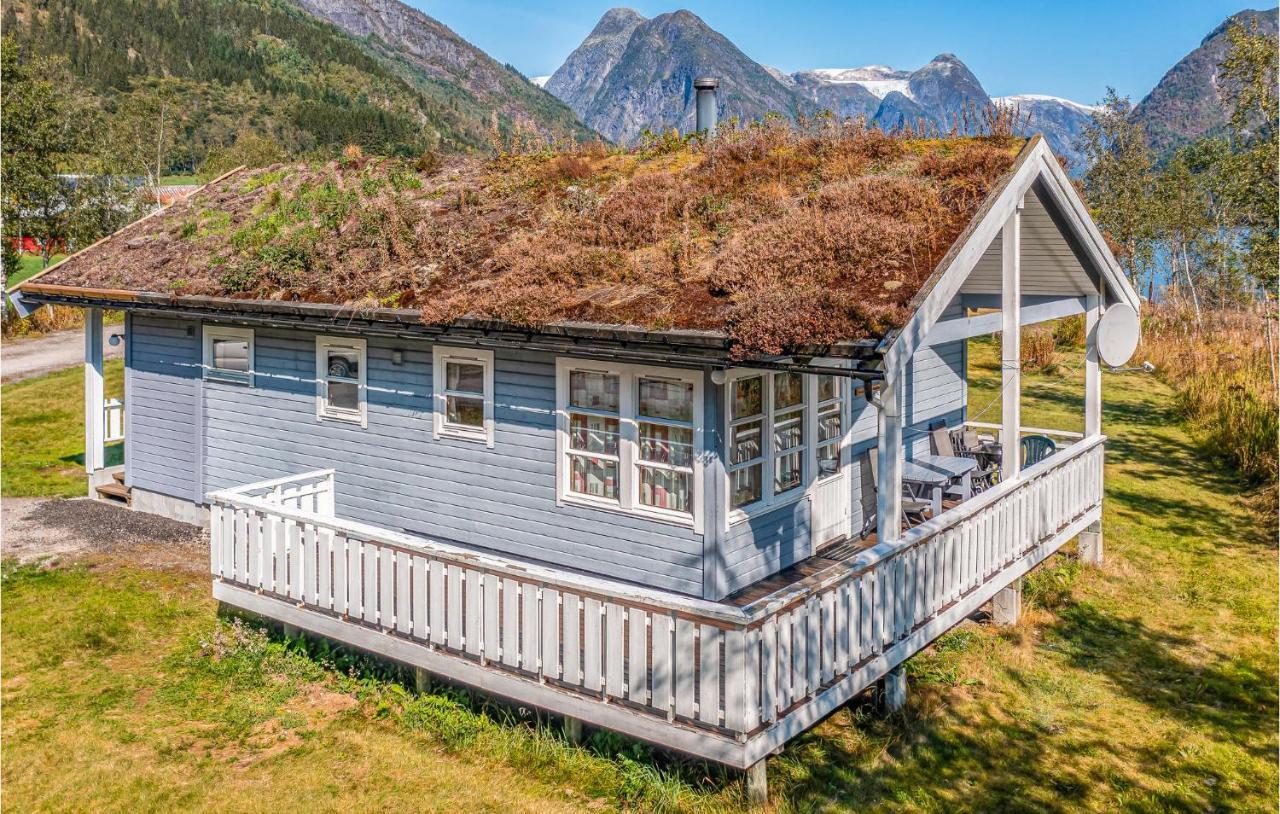Cozy Home In Fjaerland With House A Mountain View Екстер'єр фото