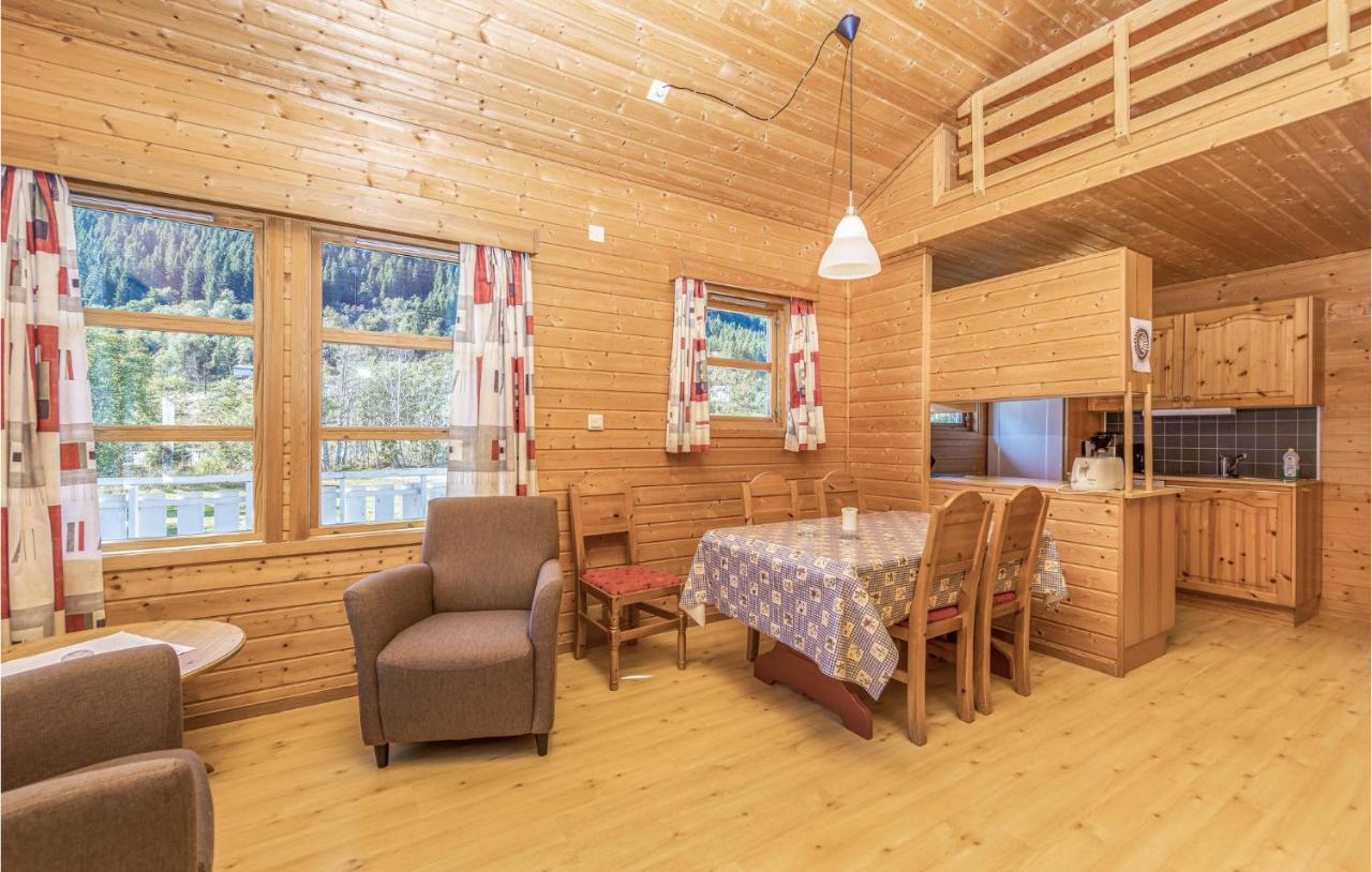 Cozy Home In Fjaerland With House A Mountain View Екстер'єр фото