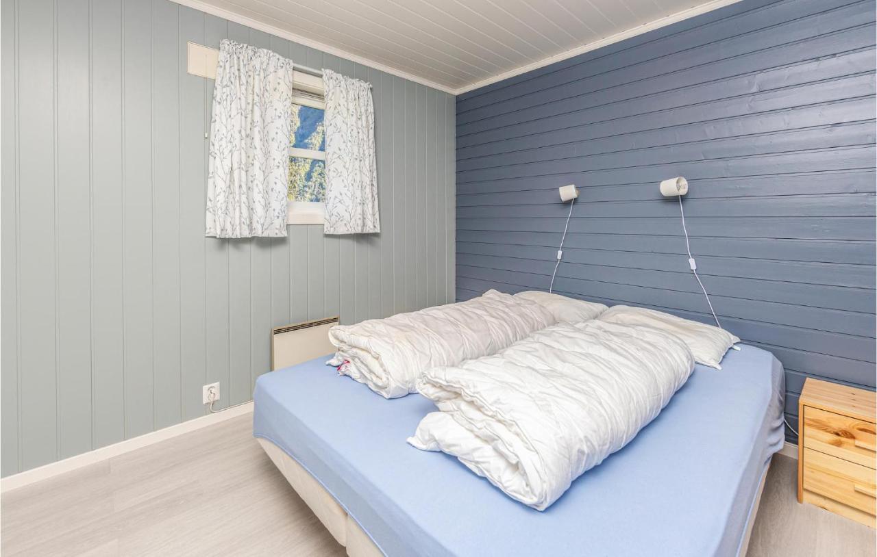 Cozy Home In Fjaerland With House A Mountain View Екстер'єр фото