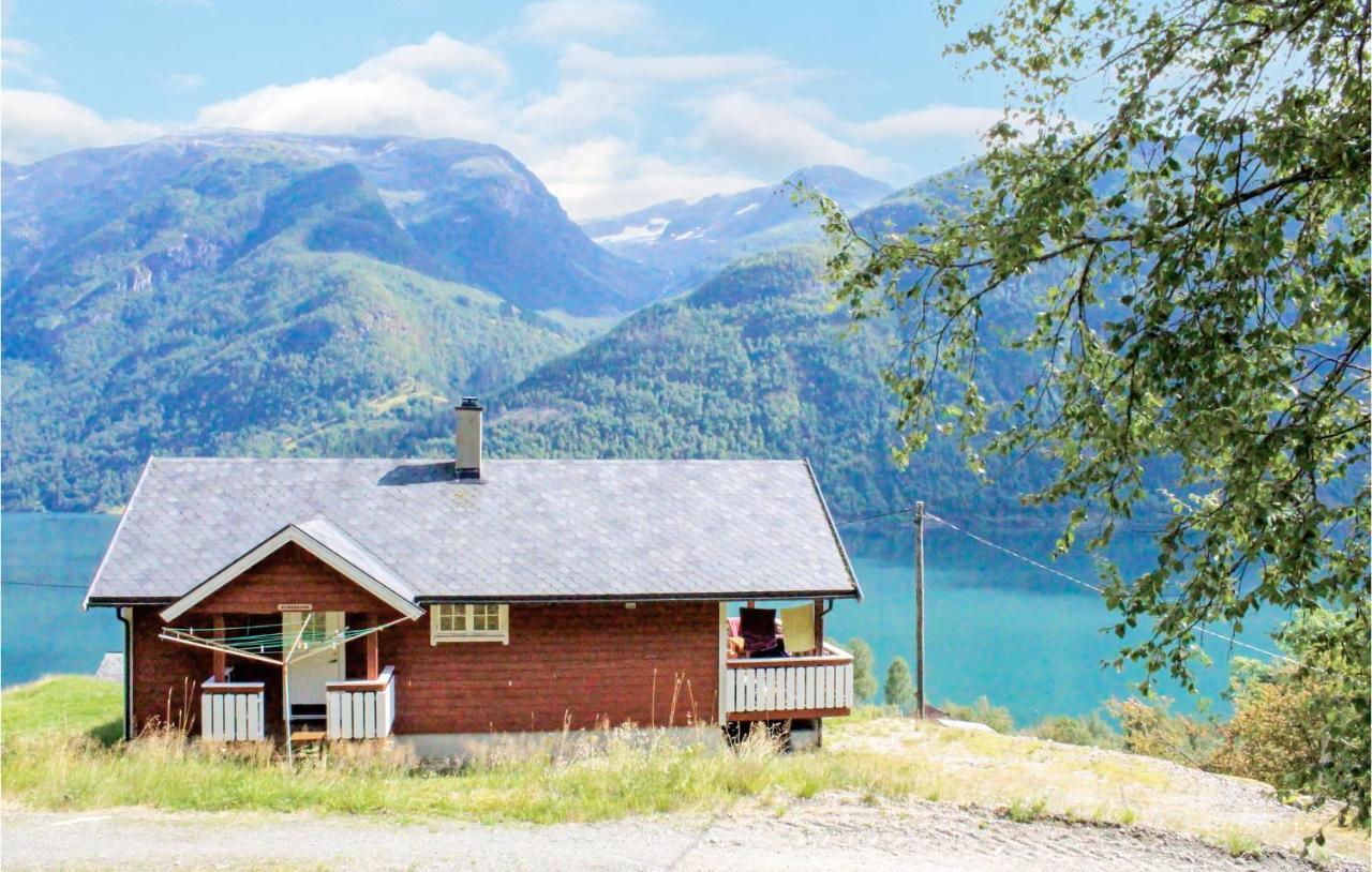 Cozy Home In Fjaerland With House A Mountain View Екстер'єр фото