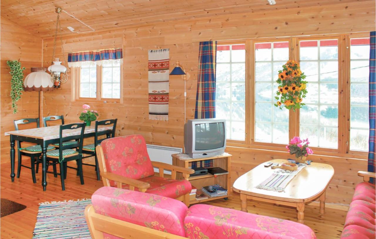 Cozy Home In Fjaerland With House A Mountain View Екстер'єр фото