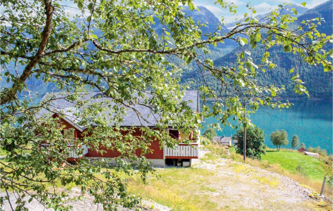 Cozy Home In Fjaerland With House A Mountain View Екстер'єр фото