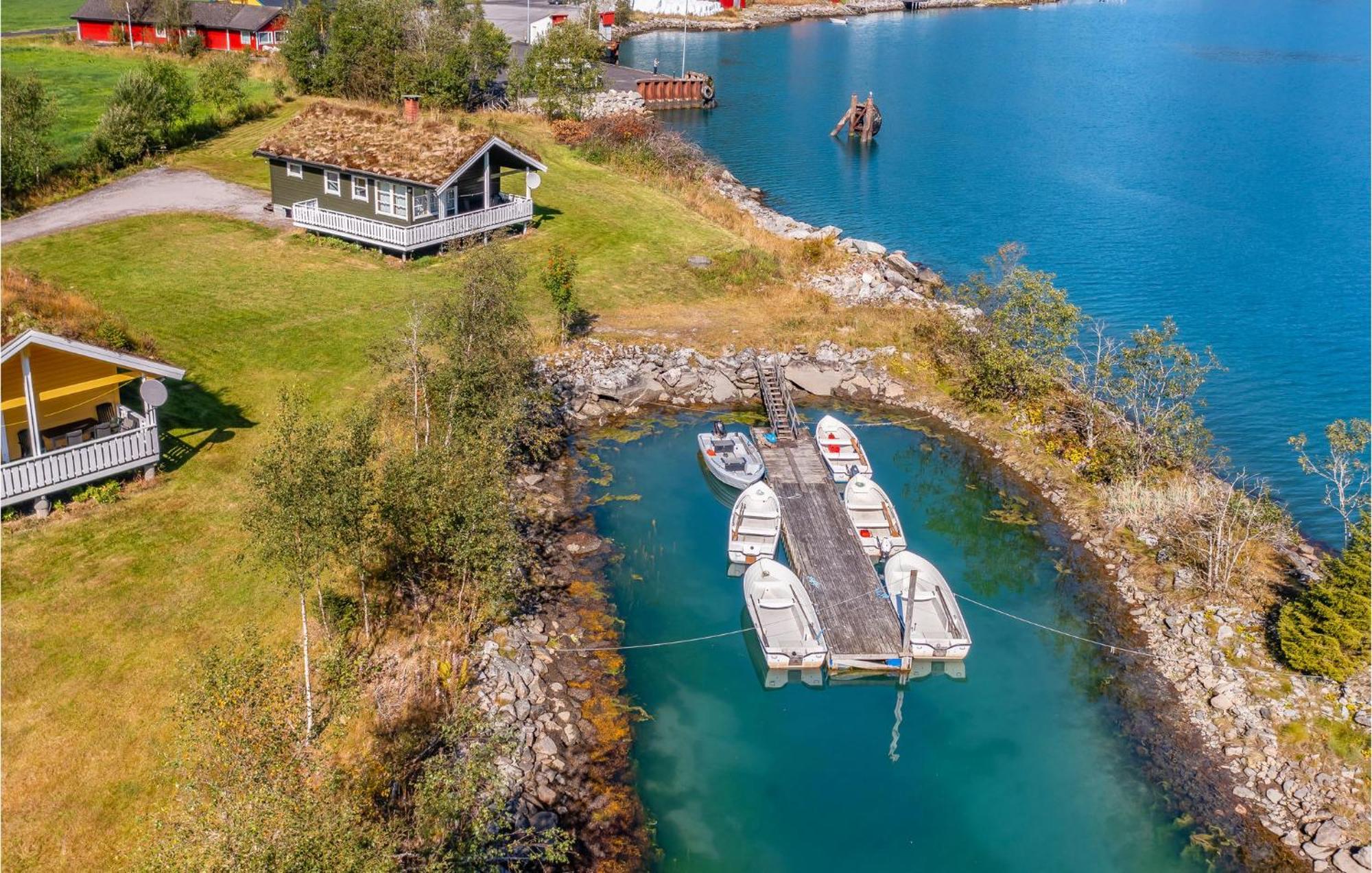 Cozy Home In Fjaerland With House A Mountain View Екстер'єр фото