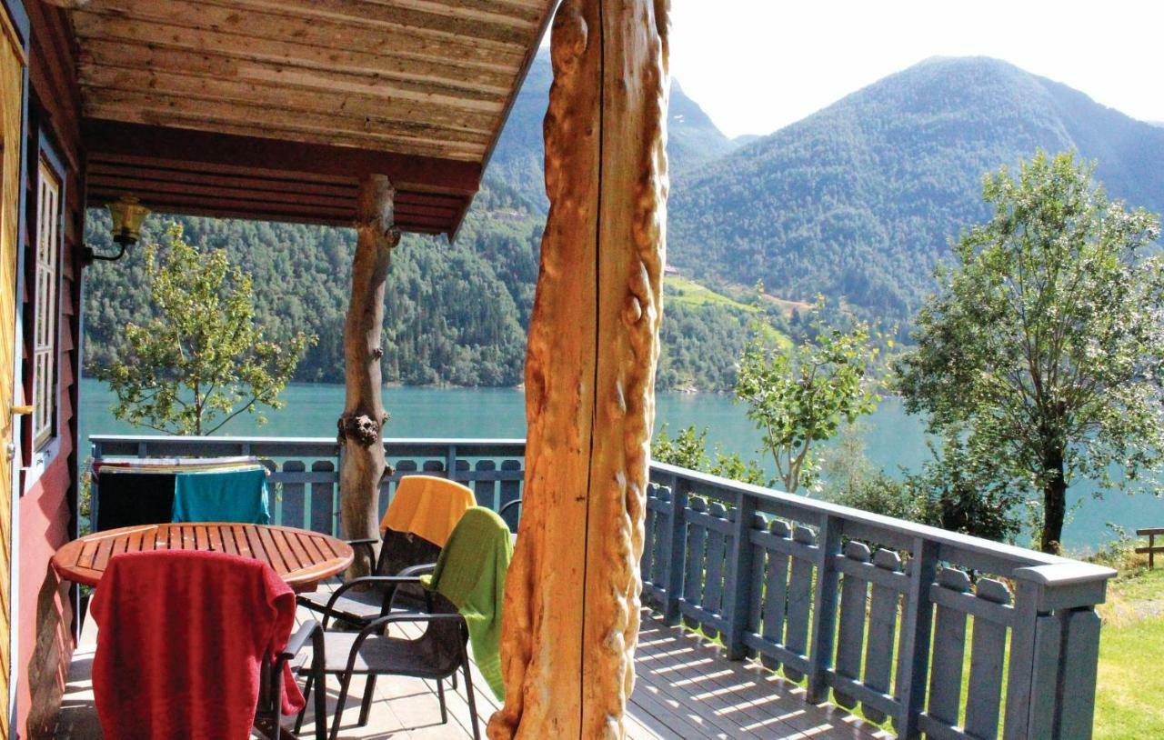 Cozy Home In Fjaerland With House A Mountain View Екстер'єр фото