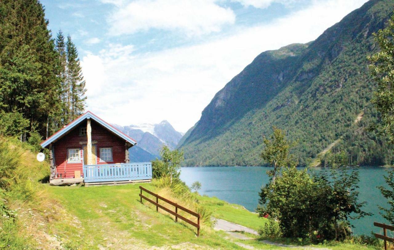 Cozy Home In Fjaerland With House A Mountain View Екстер'єр фото
