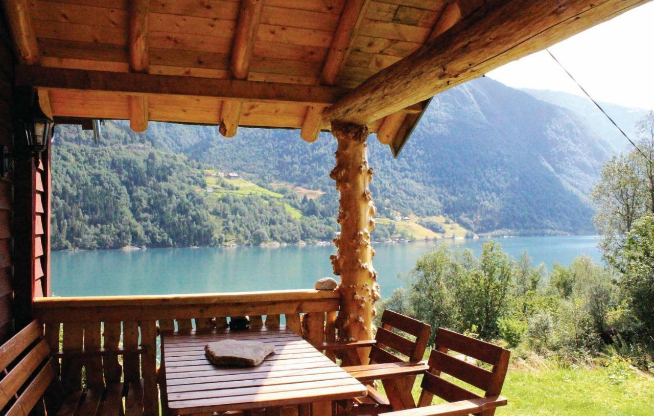 Cozy Home In Fjaerland With House A Mountain View Екстер'єр фото
